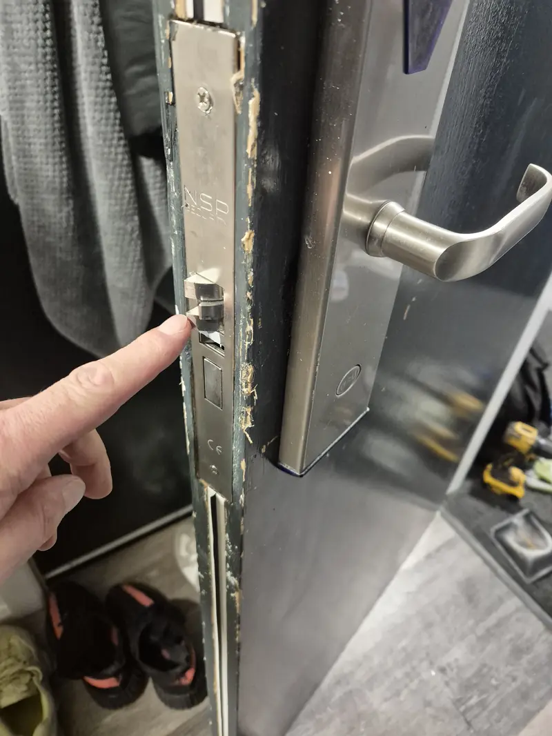 Damage-free gain entry on a smart lock door in Leeds