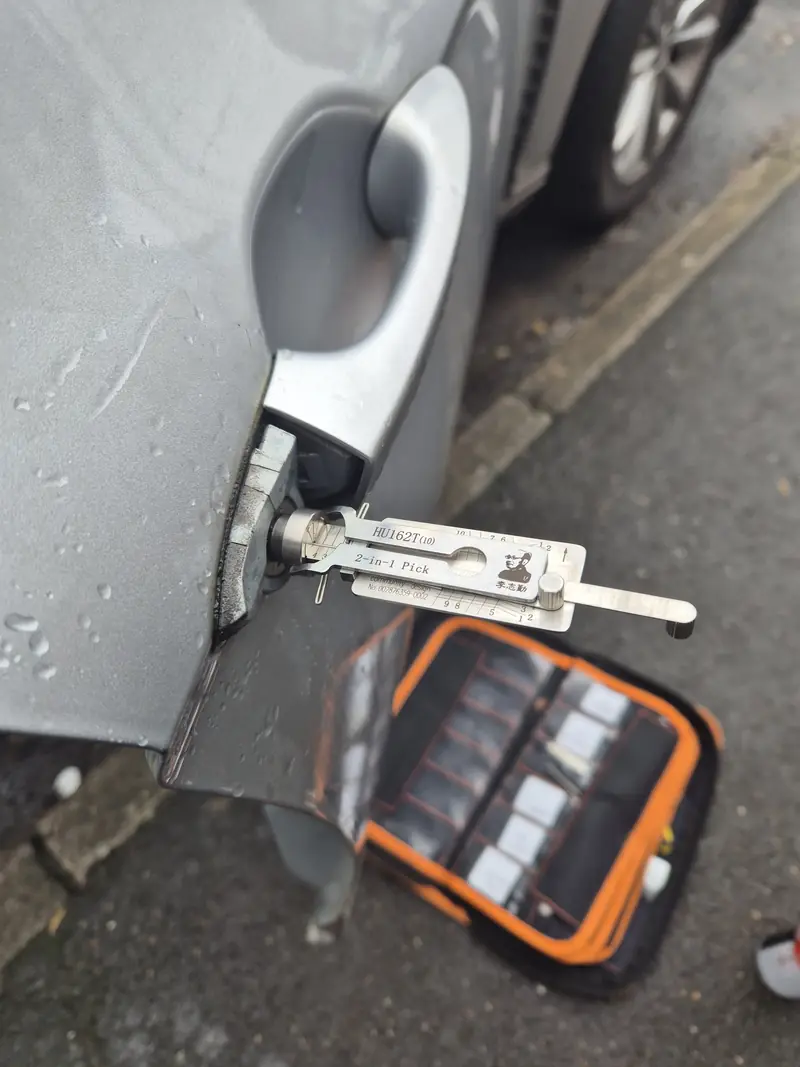 Damage-free car entry in Leeds using specialist Lishi tools