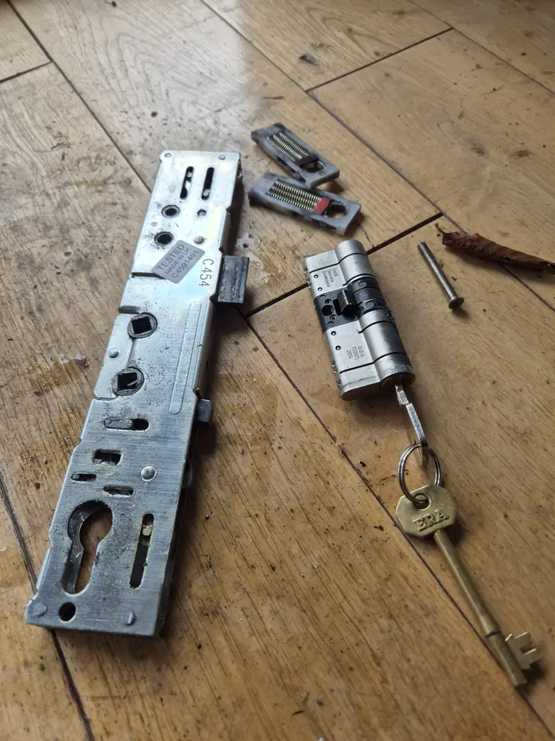 Replacement handle and lock fitted to a uPVC door during a repair in Leeds